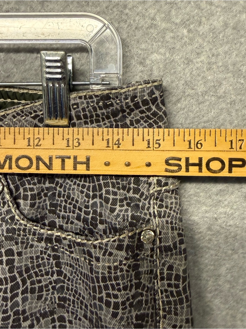 Adiktd Jeans Size 4/32 Short Straight Leg Rhinestone Pockets Snake Pattern Gray - Picture 7 of 11